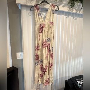 Plunge Neckline Floral Maxi - sz Medium